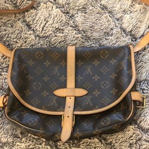Louis Vuitton Saumur 35crossbody bag